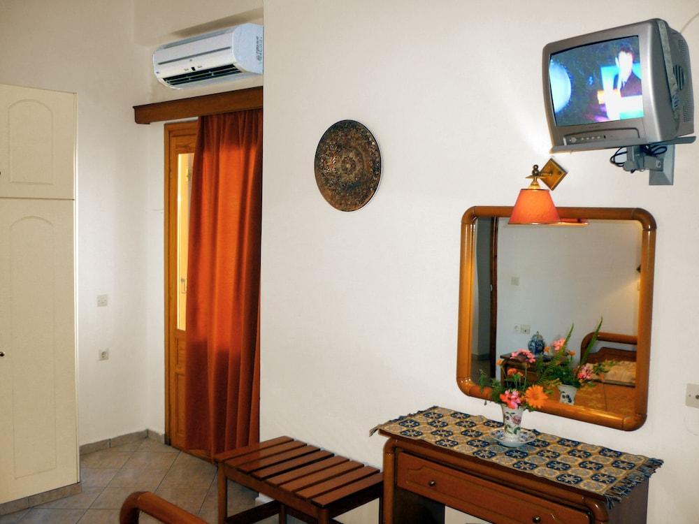 Nereides Seaside Apartments Marathokampos Exterior photo