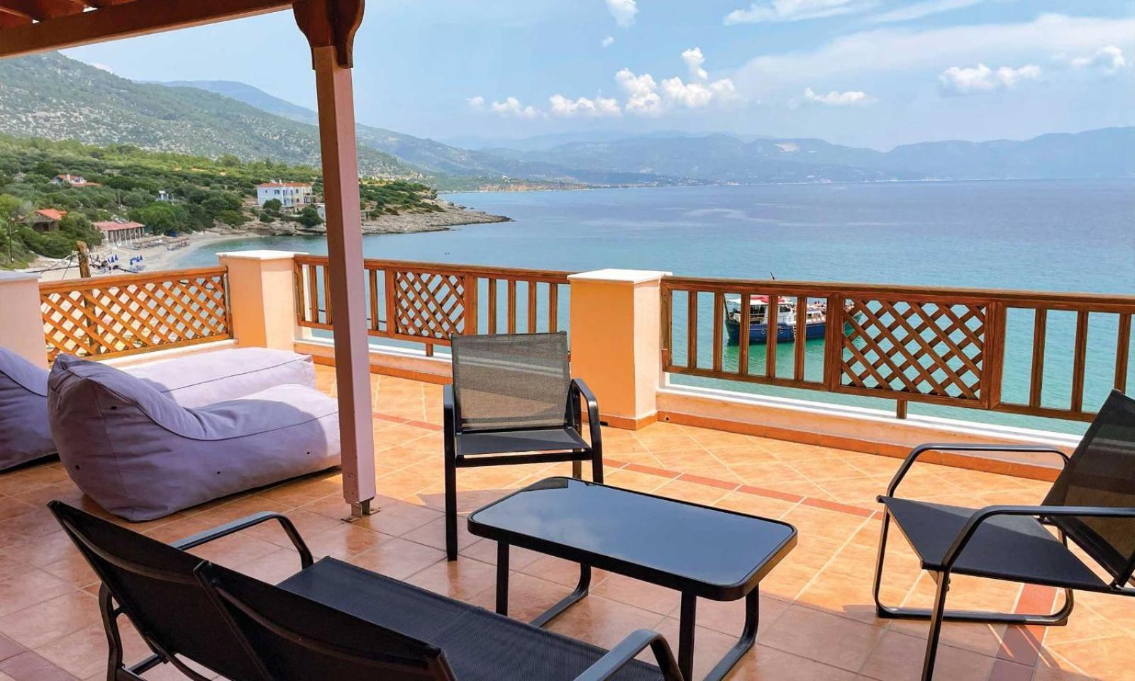 Nereides Seaside Apartments Marathokampos Exterior photo
